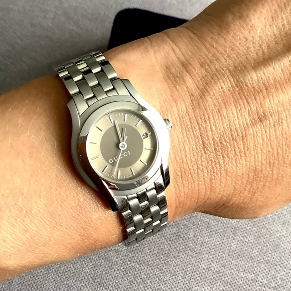 Beautiful GUCCI TIMELESS ladies watch 🔥🔥 - Picture 1 of 11